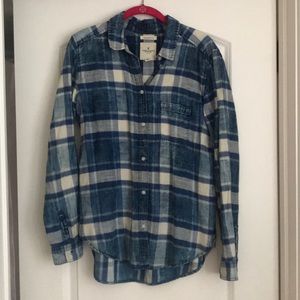 American Eagle Blue and White Plaid Buttom Up